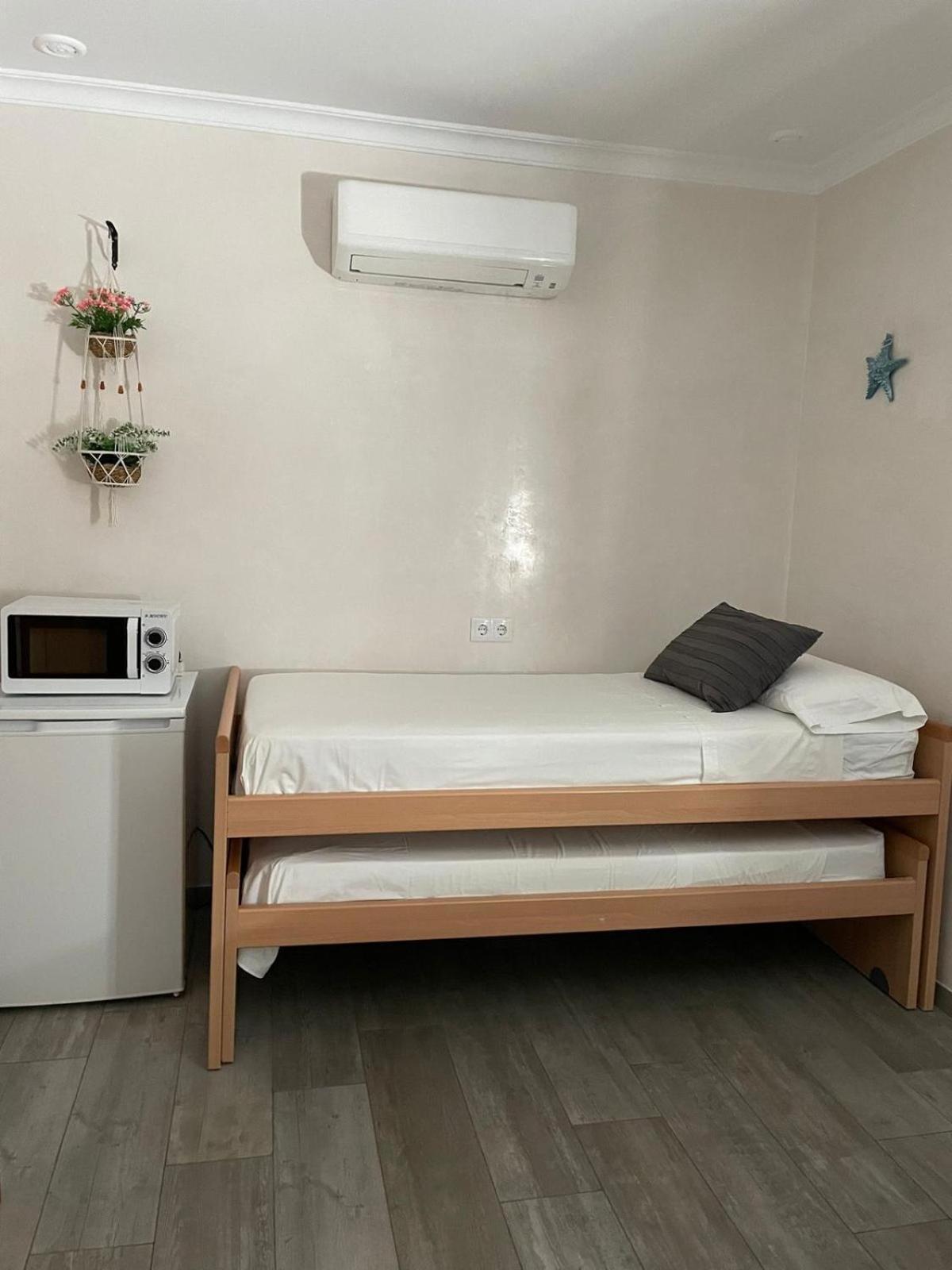 Hostal La Tarayuela Barbate Exteriör bild